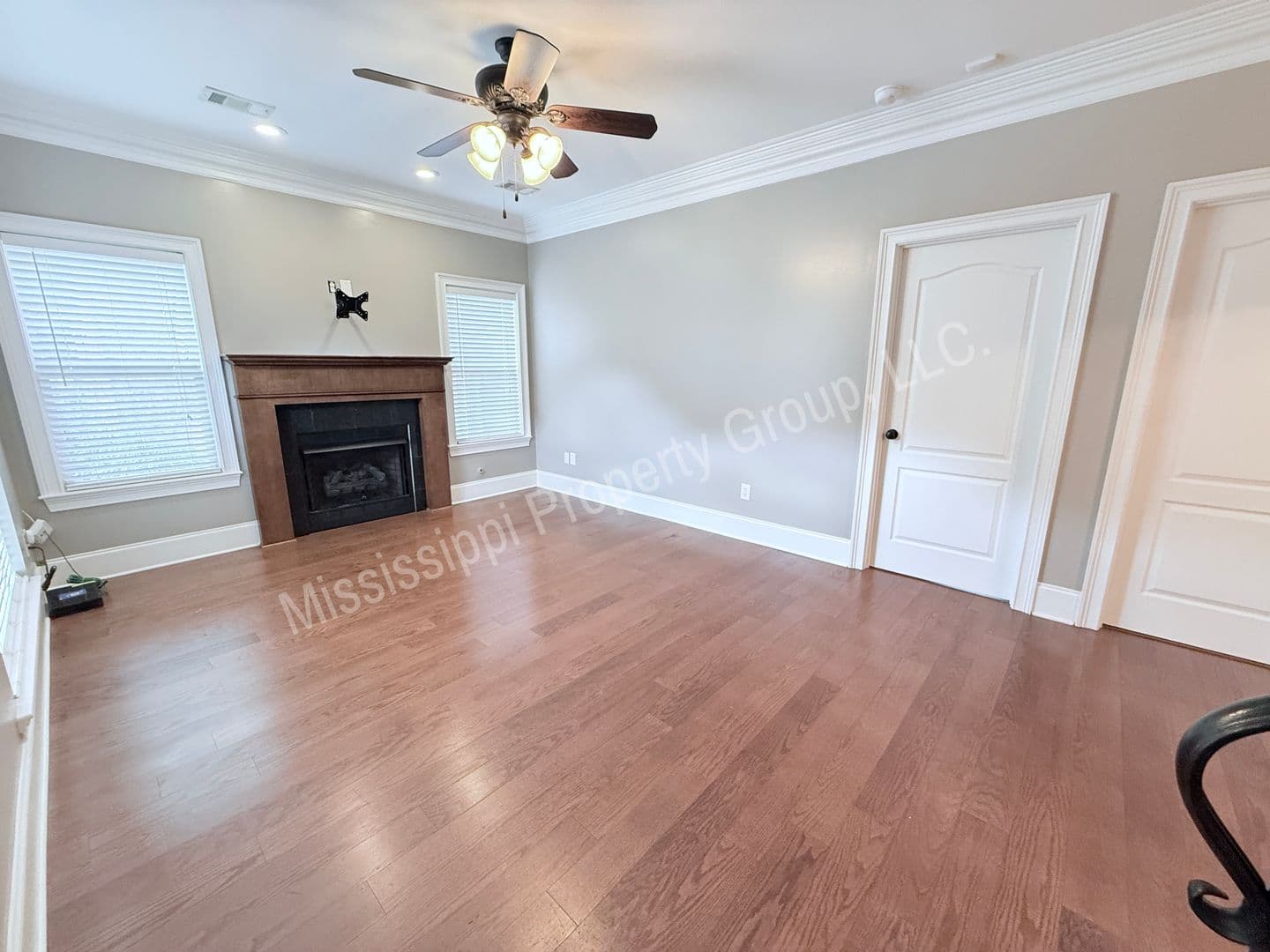 Oxford House: 157 Falls Grove Drive