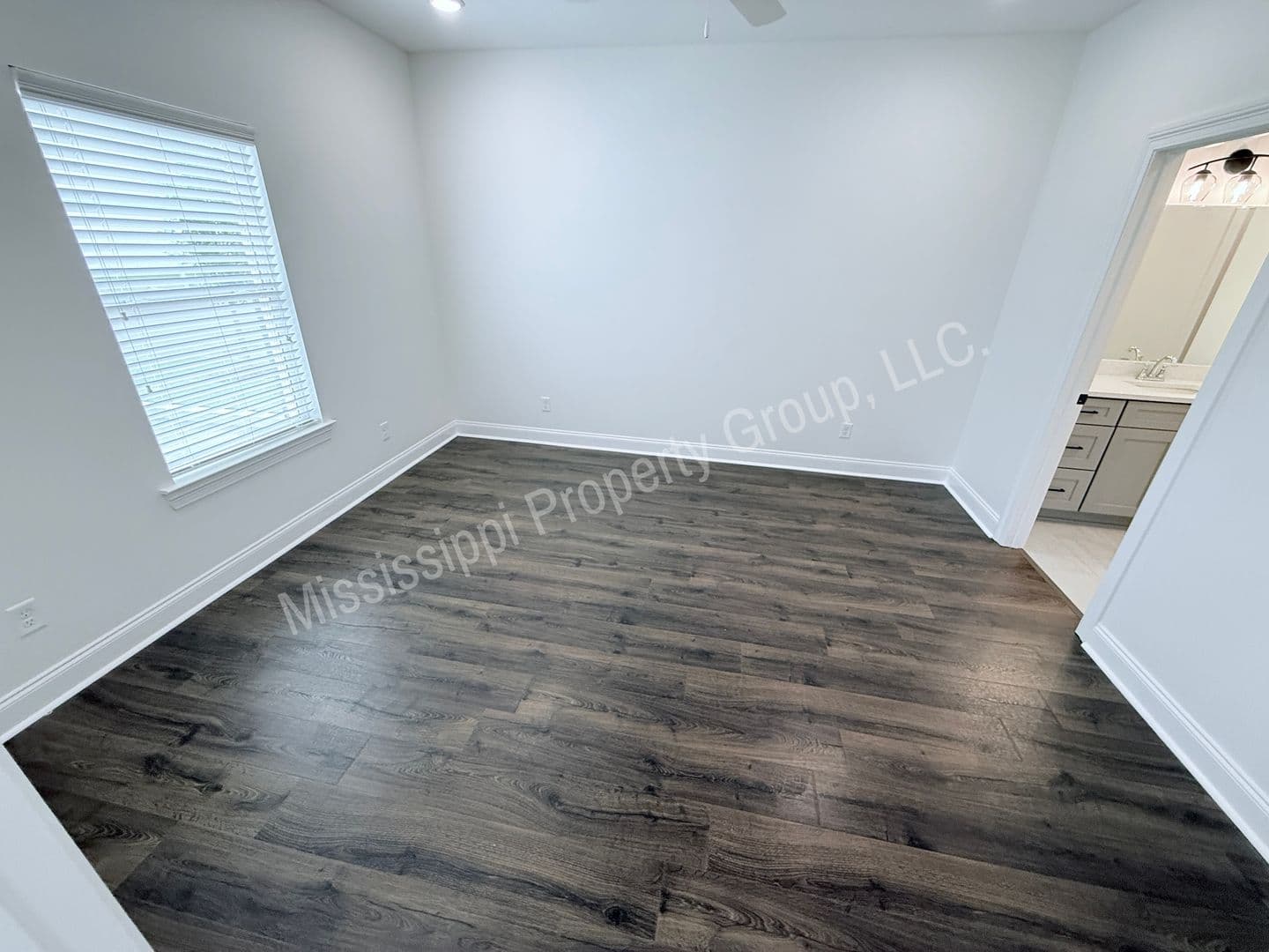 Oxford Townhome: 592 Meadow Crest Circle
