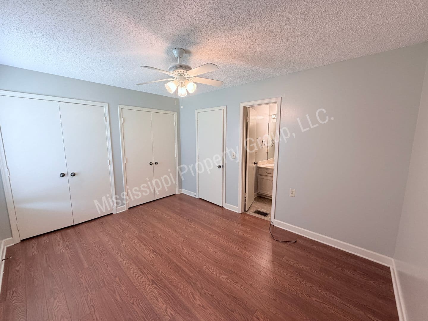 Oxford Townhome: 1017 Inverness Lane