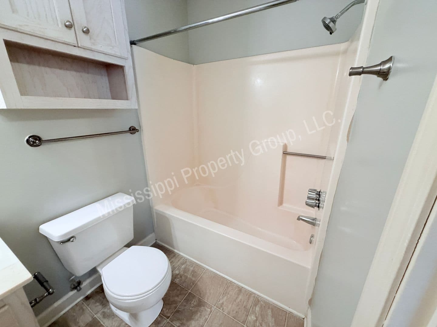 Oxford Townhome: 1017 Inverness Lane