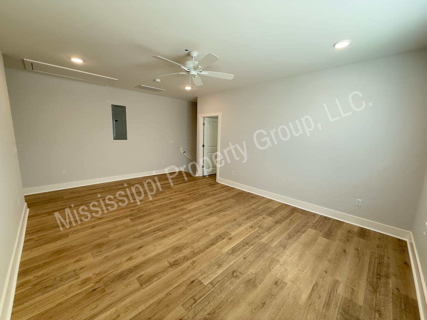 Oxford Townhome: 688 Miramar Lane