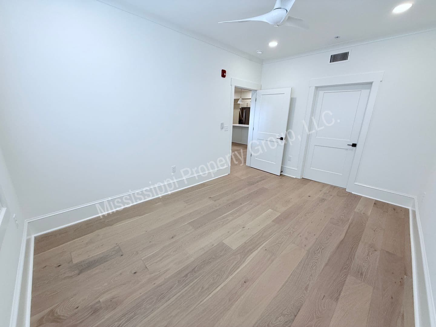 Oxford Apartment: 1000 North Lamar Blvd