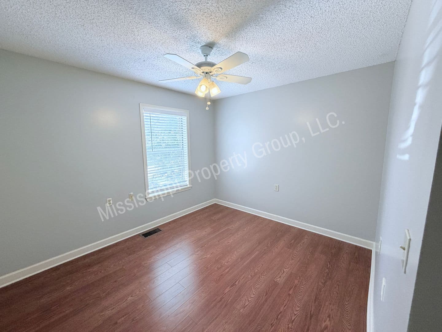 Oxford Townhome: 1017 Inverness Lane