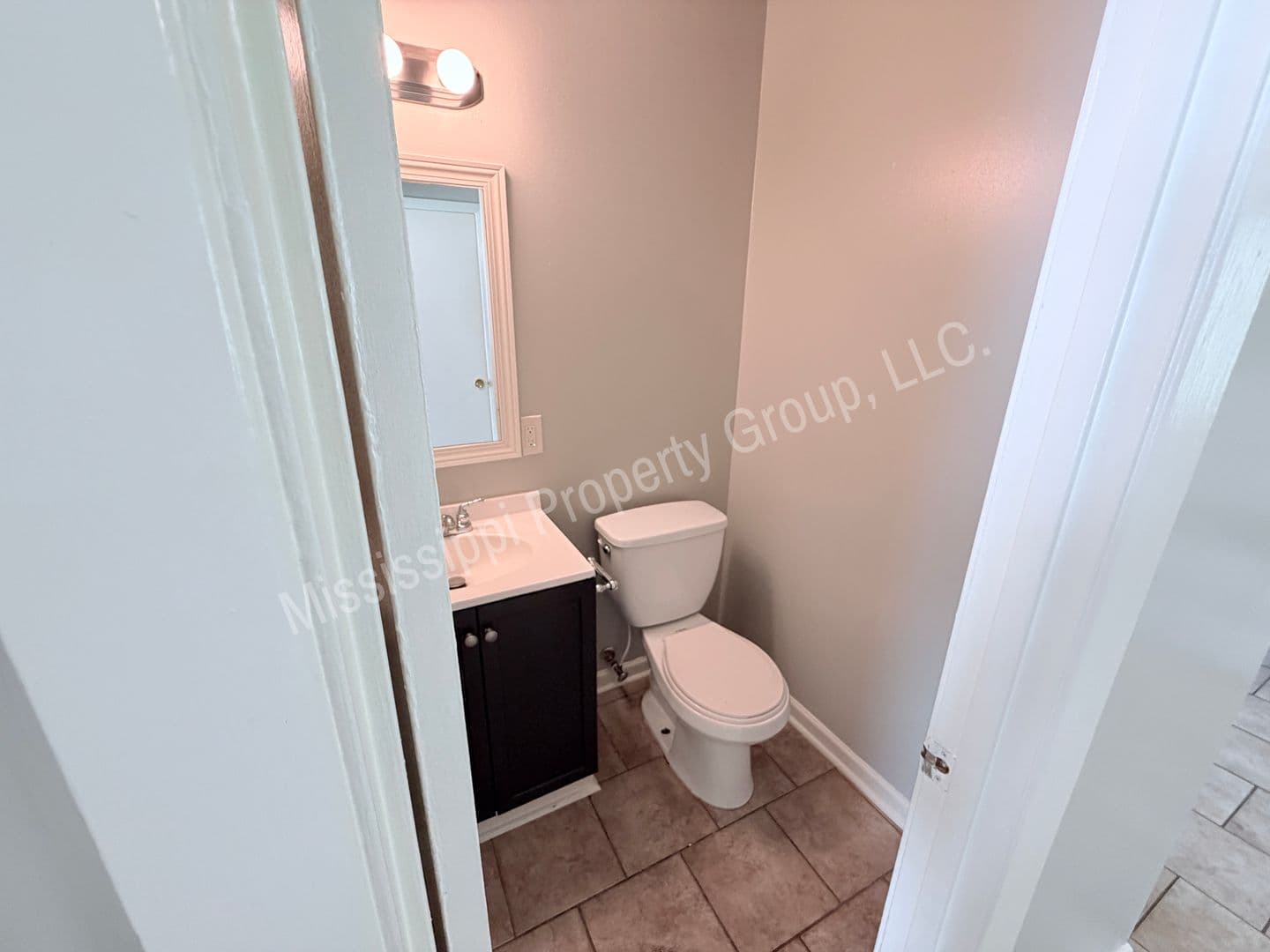 Oxford Apartment: 1750 Jefferson Avenue
