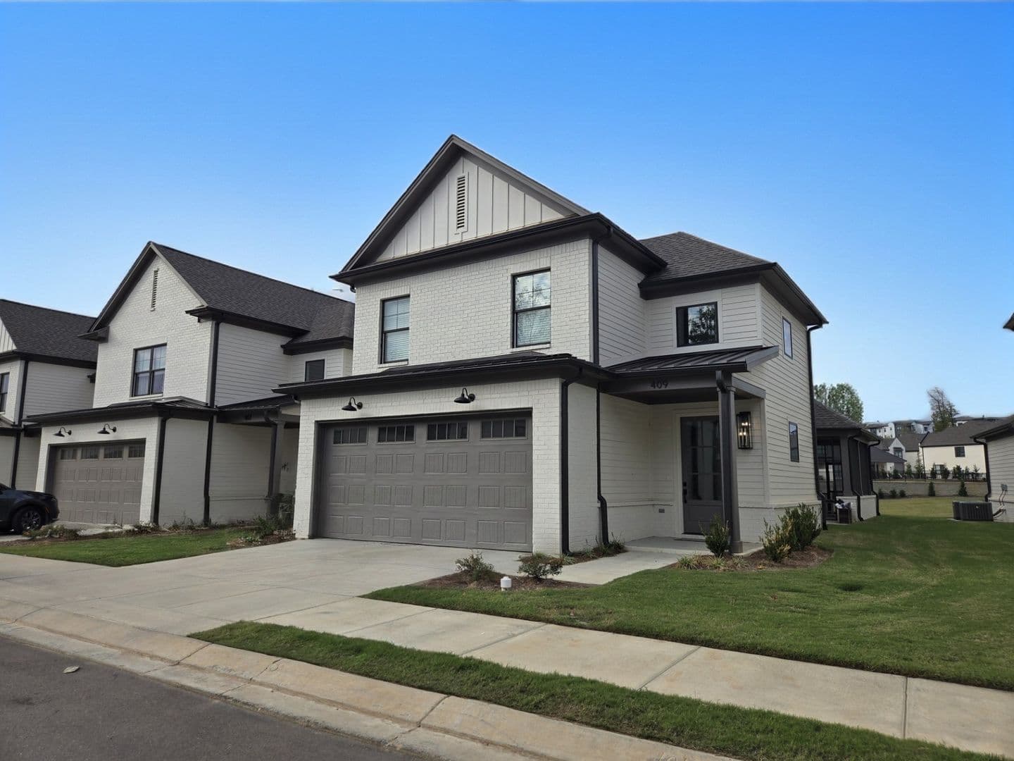 Oxford House: 409 Stillwater Lane