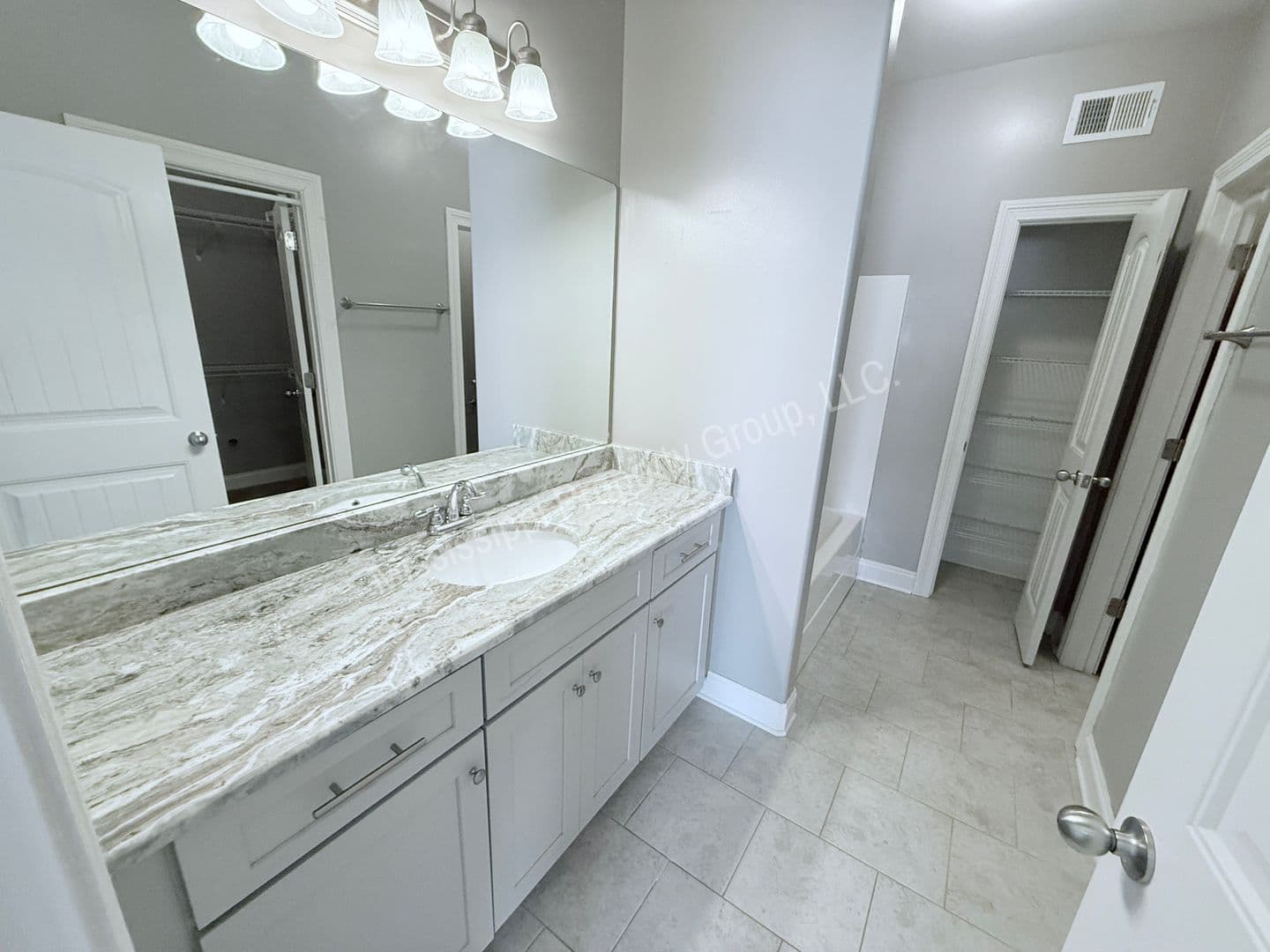 Oxford Townhome: 514 Fifer Circle