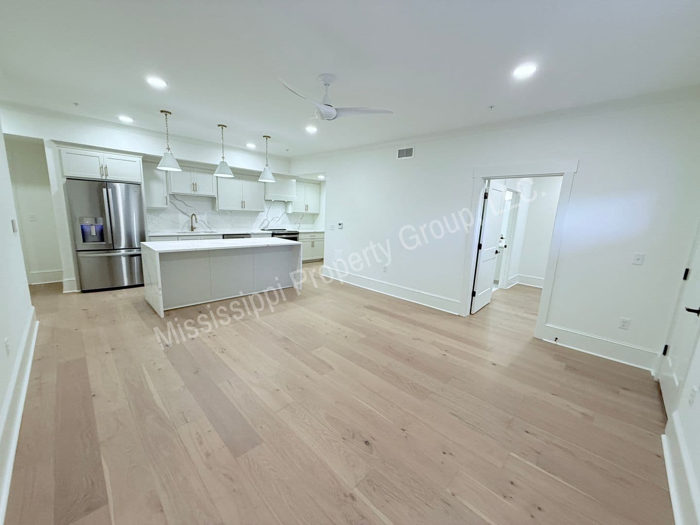 Oxford Apartment: 1000 North Lamar Blvd