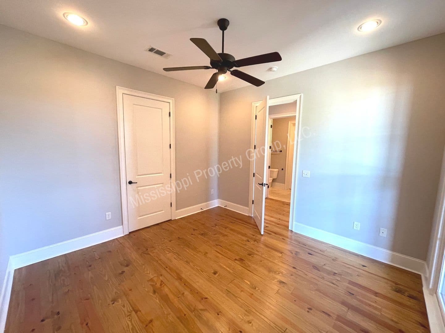 Oxford Condo: 800 College Hill Road, Unit 2302