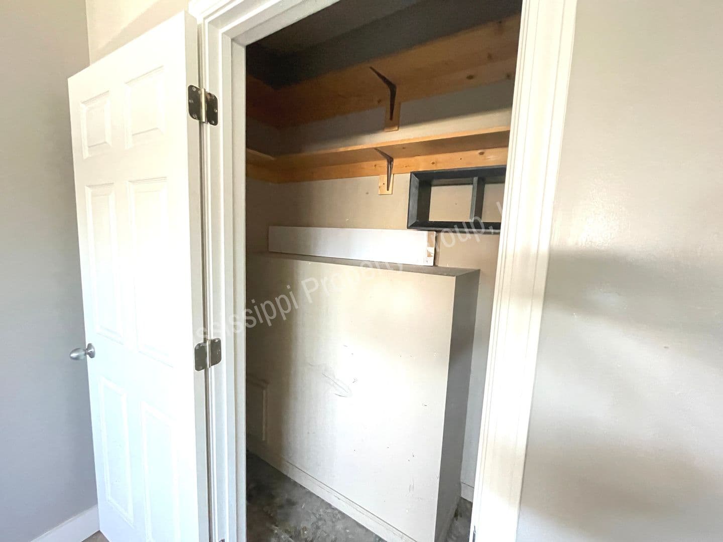 Oxford House: 213 Eagles Nest Lane