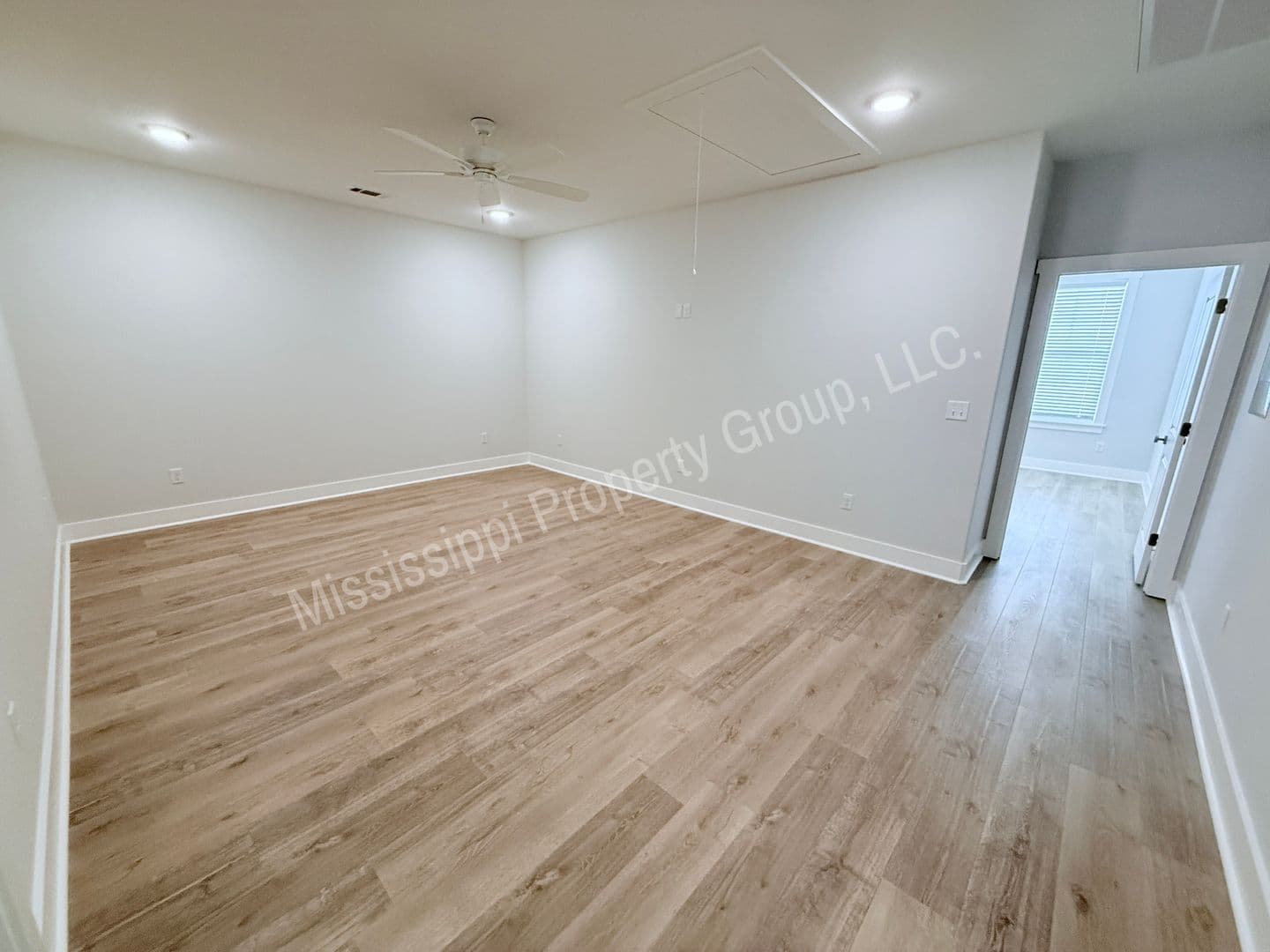Oxford Townhome: 696 Miramar Lane