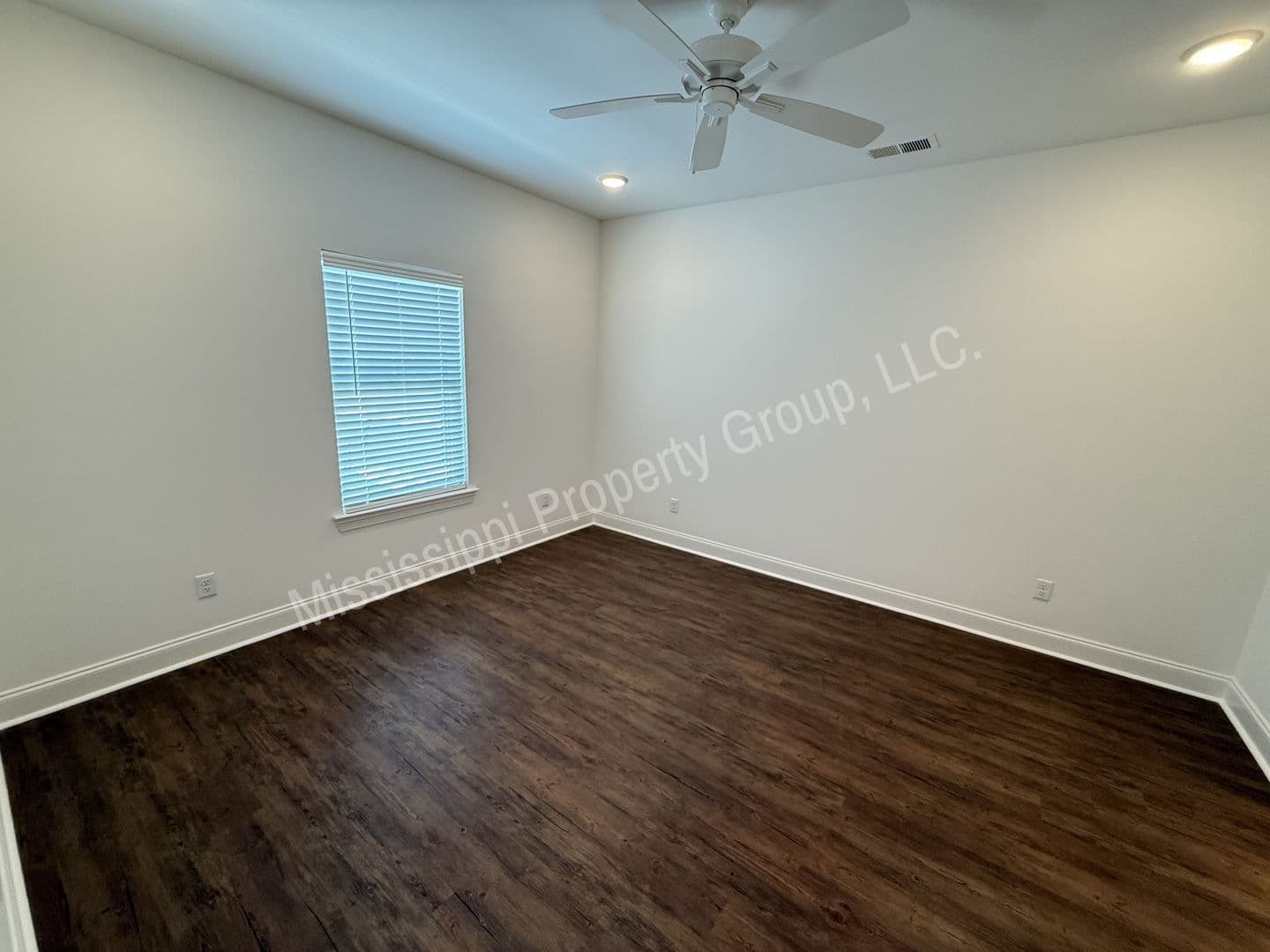 Oxford Townhome: 634 Cottage Grove Circle