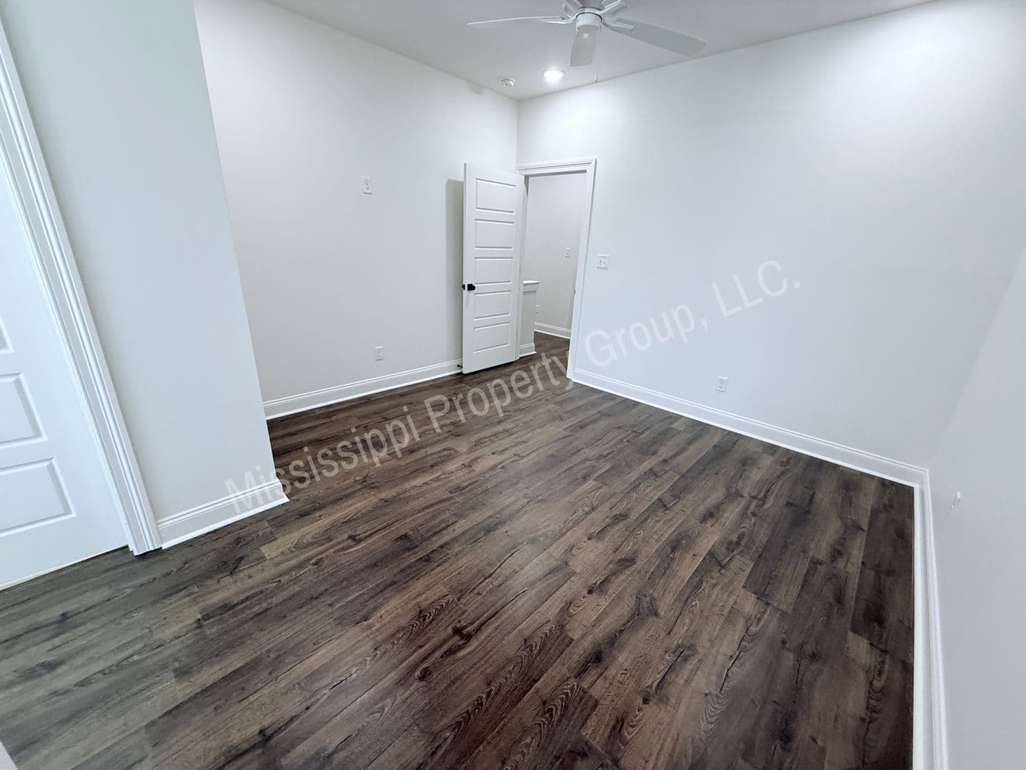 Oxford Townhome: 592 Meadow Crest Circle