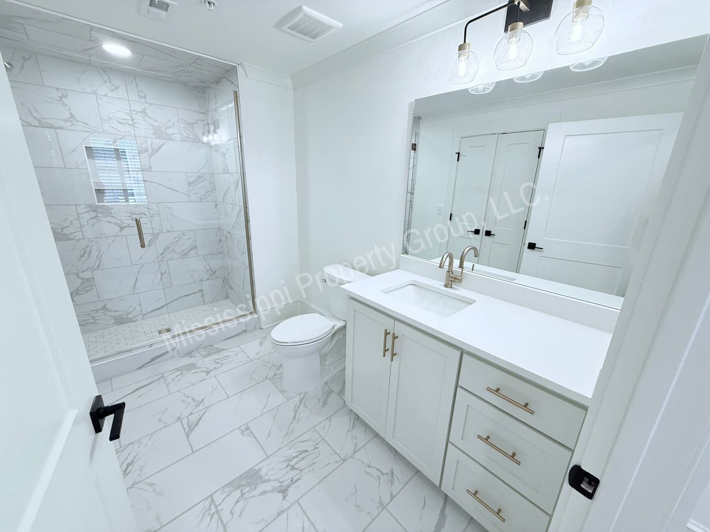 Oxford Apartment: 1000 North Lamar Blvd