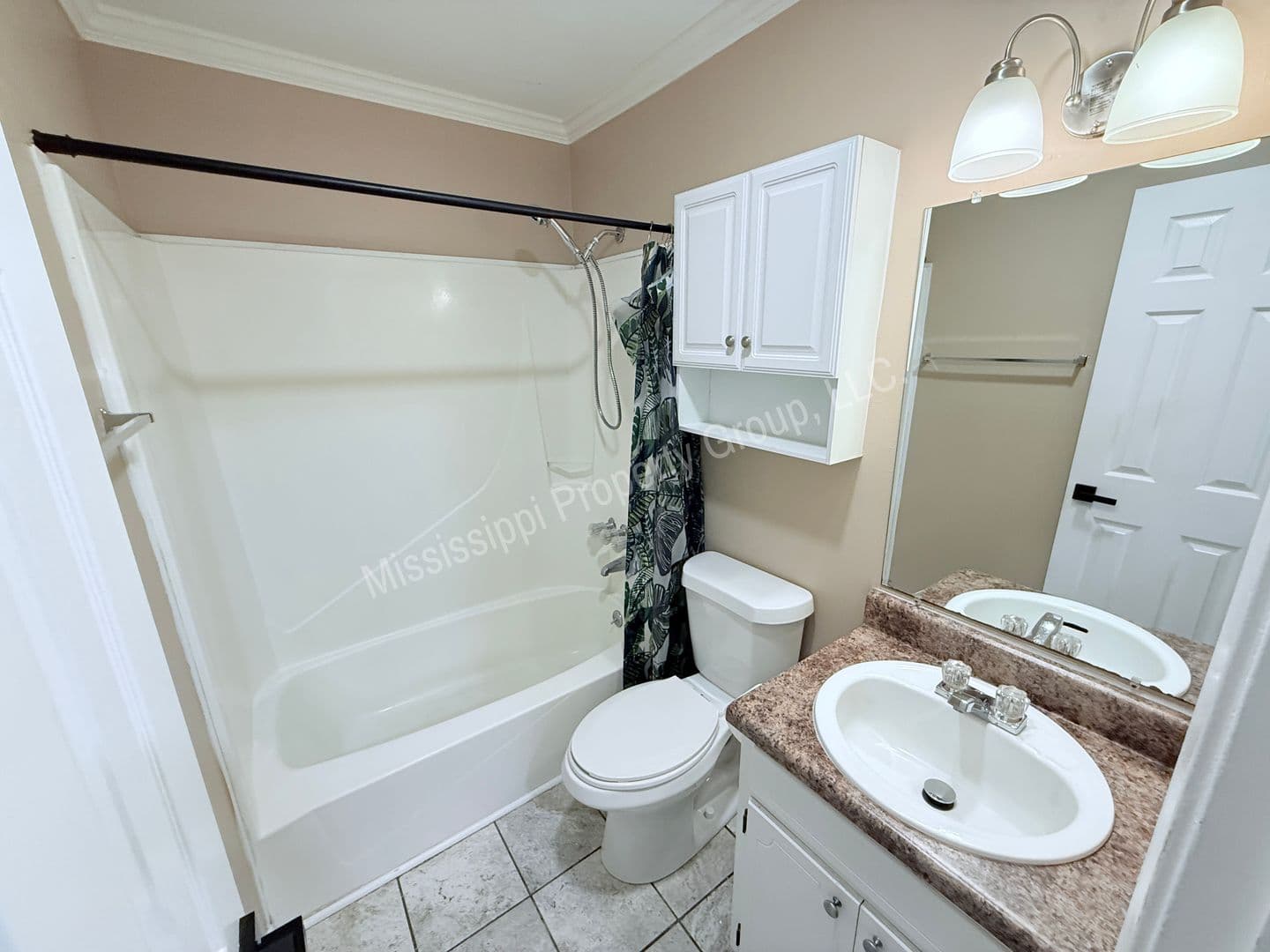 Oxford Apartment: CR 1057