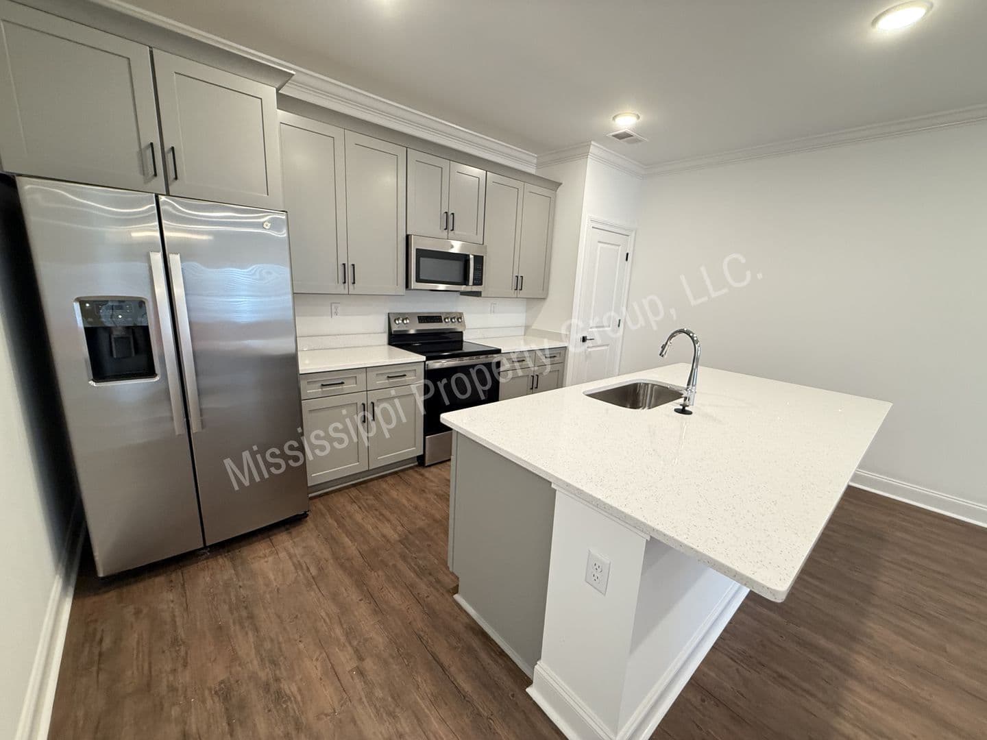 Oxford Townhome: 634 Cottage Grove Circle