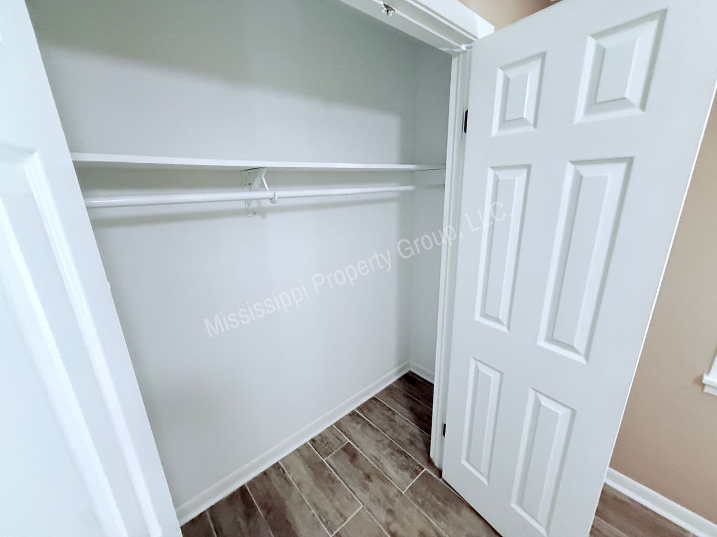 Oxford Apartment: CR 1057
