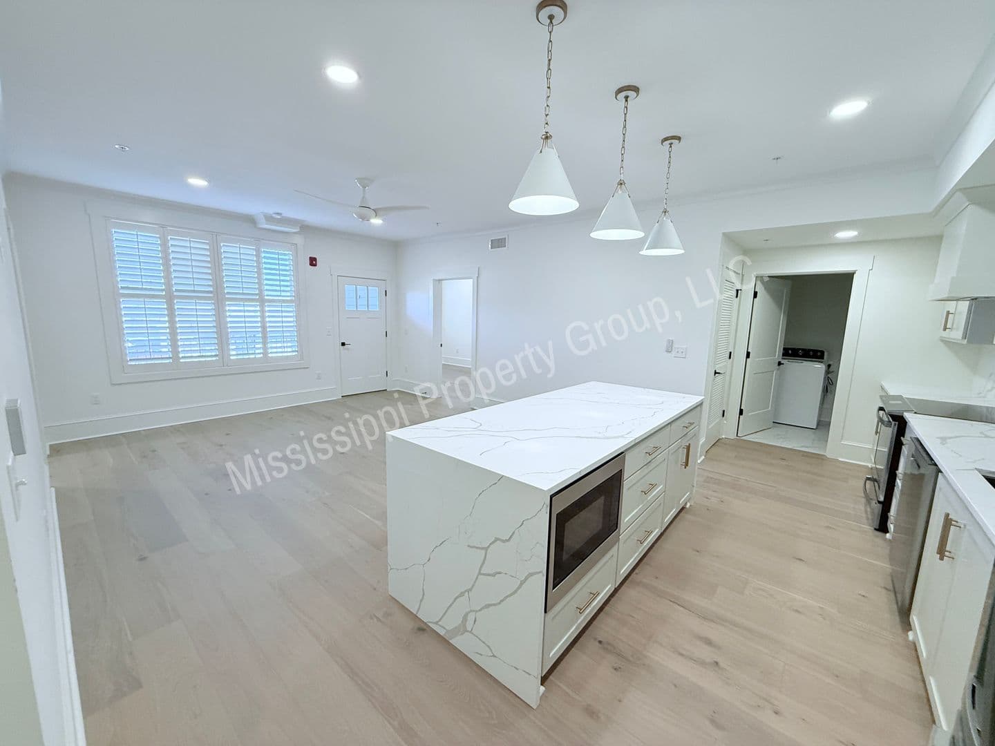 Oxford Apartment: 1000 North Lamar Blvd