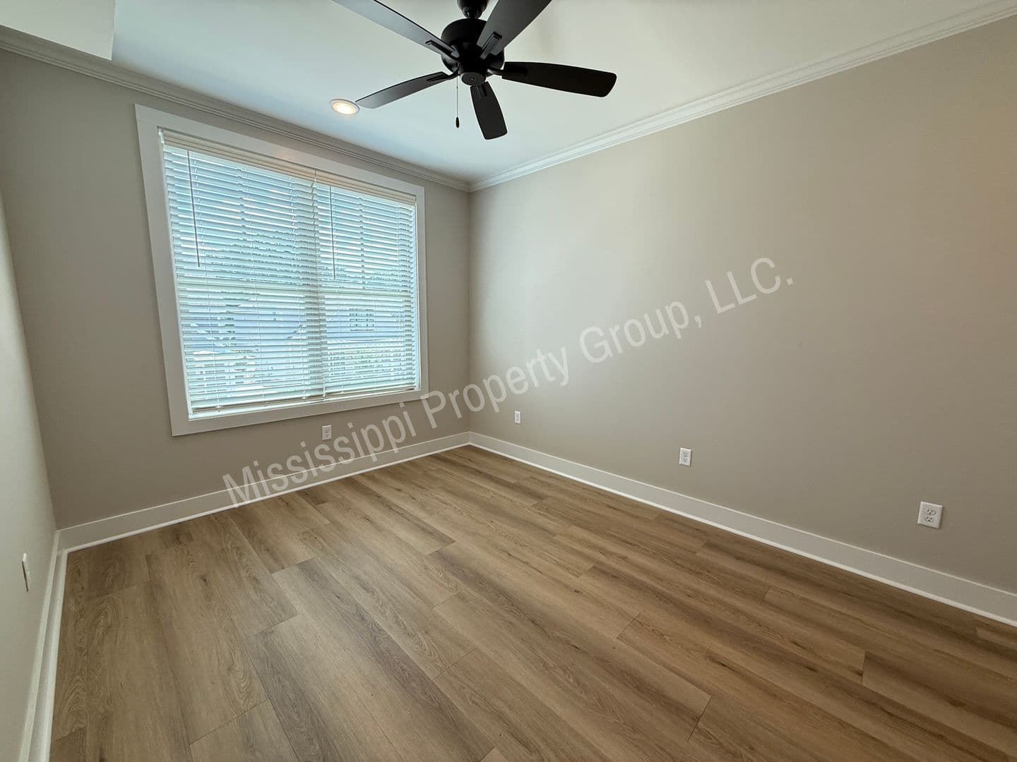 Oxford Apartment: 1207 Pleasant Drive