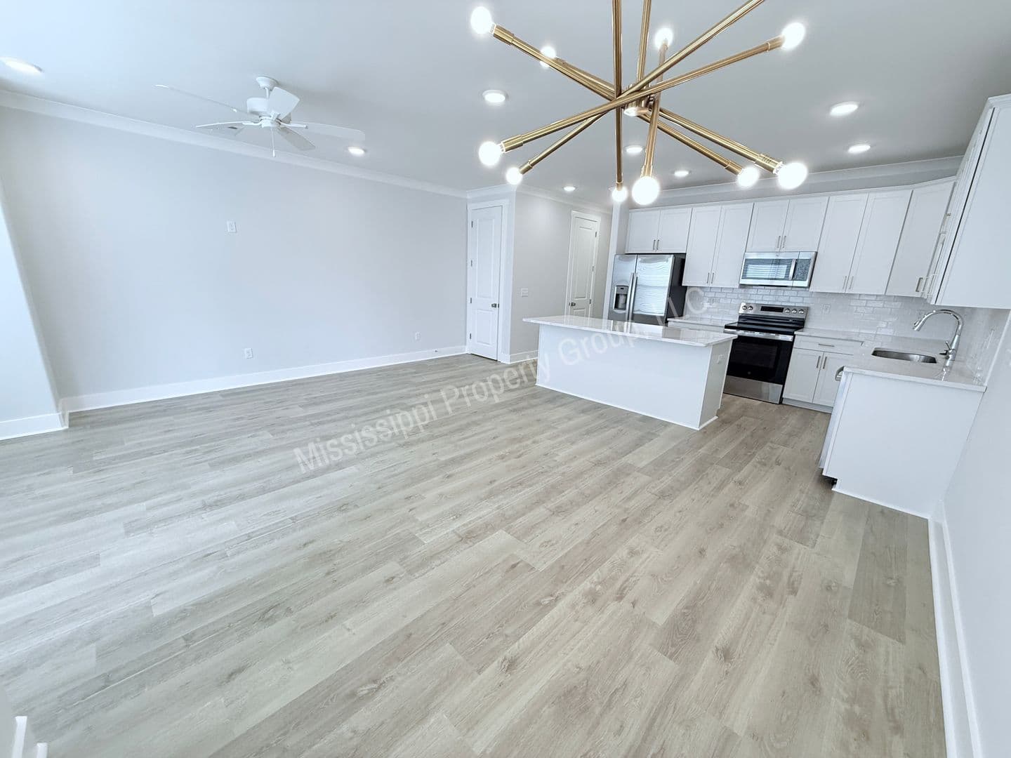 Oxford Townhome: 692 Miramar Lane