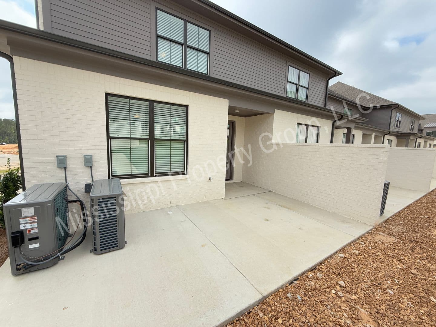 Oxford Townhome: 688 Miramar Lane