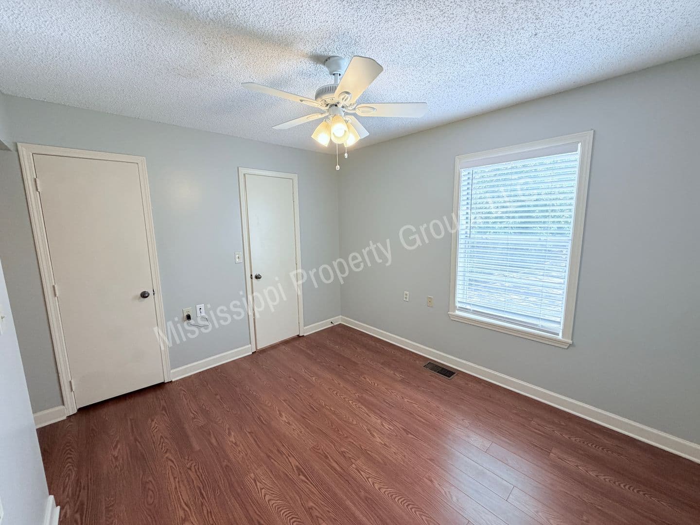 Oxford Townhome: 1017 Inverness Lane