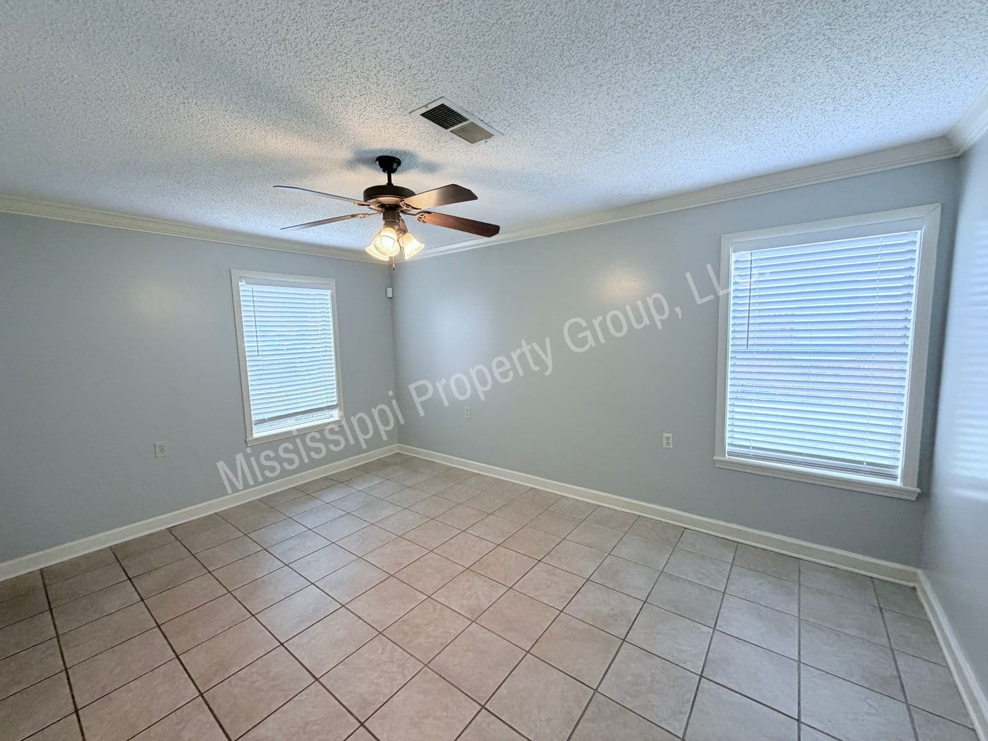 Oxford Townhome: 1017 Inverness Lane