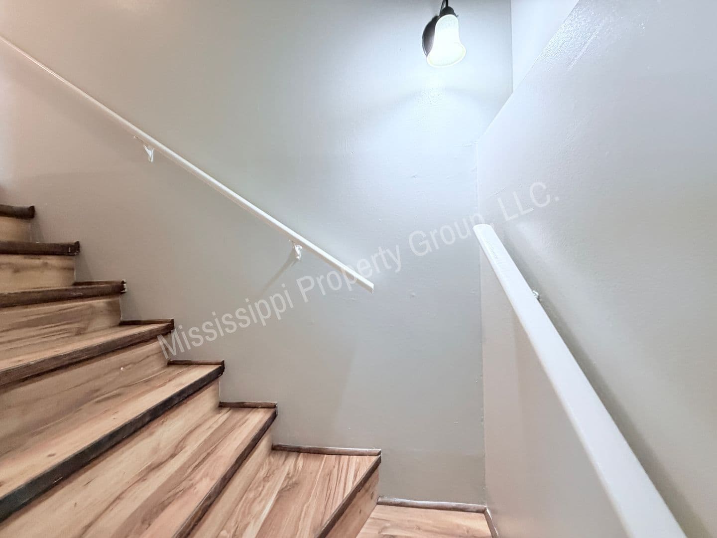 Oxford Apartment: 1750 Jefferson Avenue