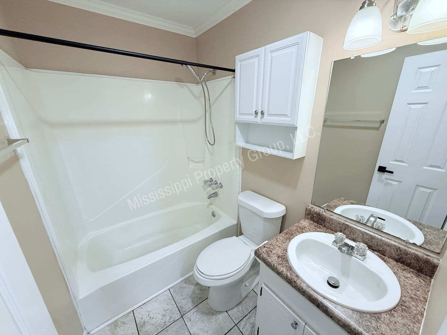 Oxford Apartment: CR 1057