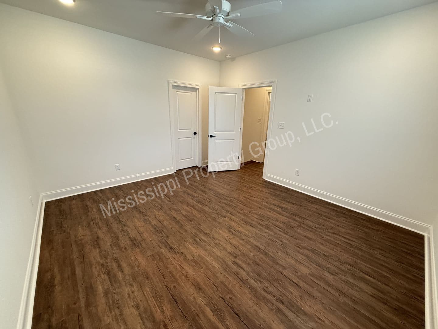 Oxford Townhome: 634 Cottage Grove Circle