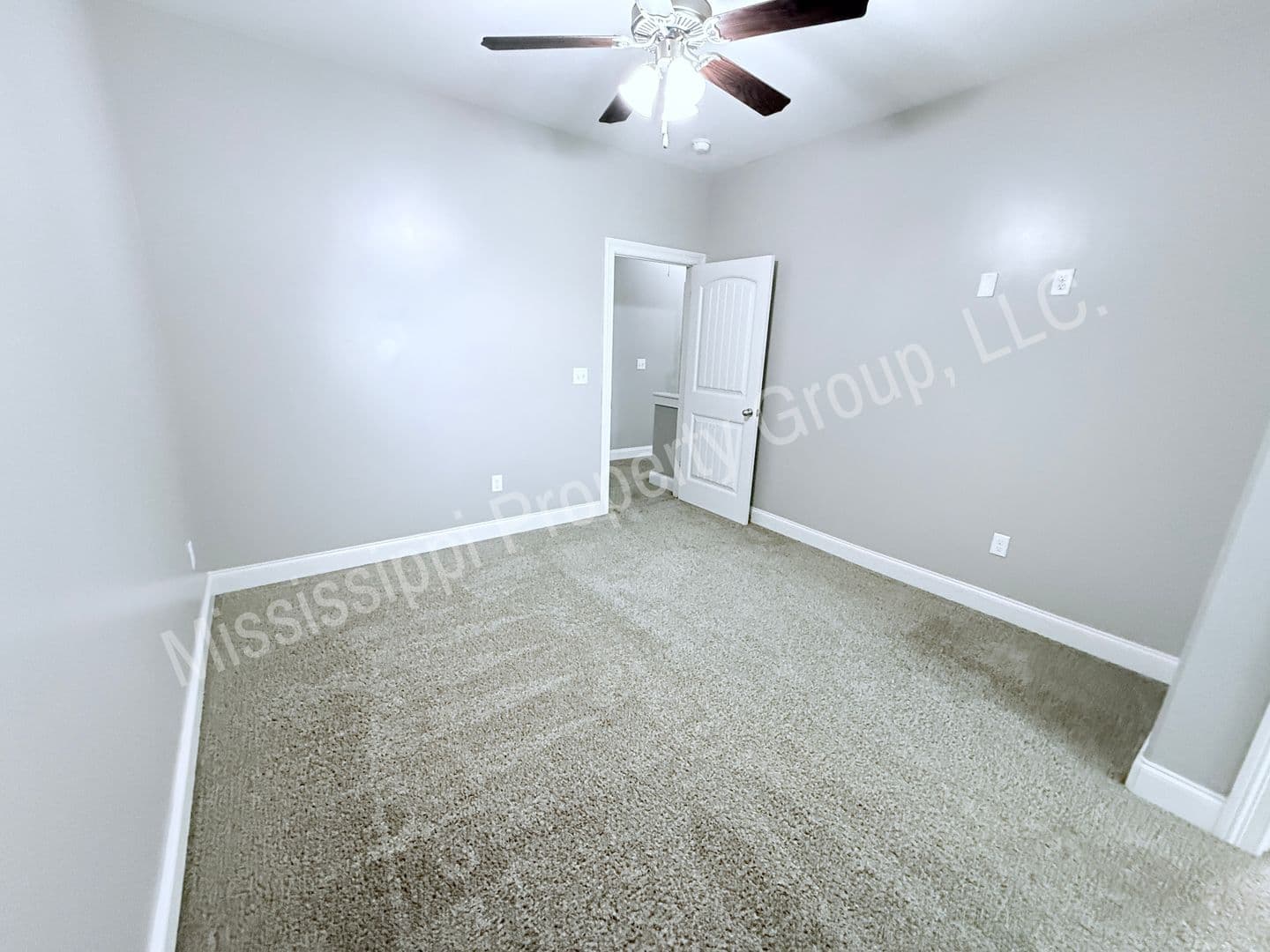 Oxford Townhome: 414 Walker Circle