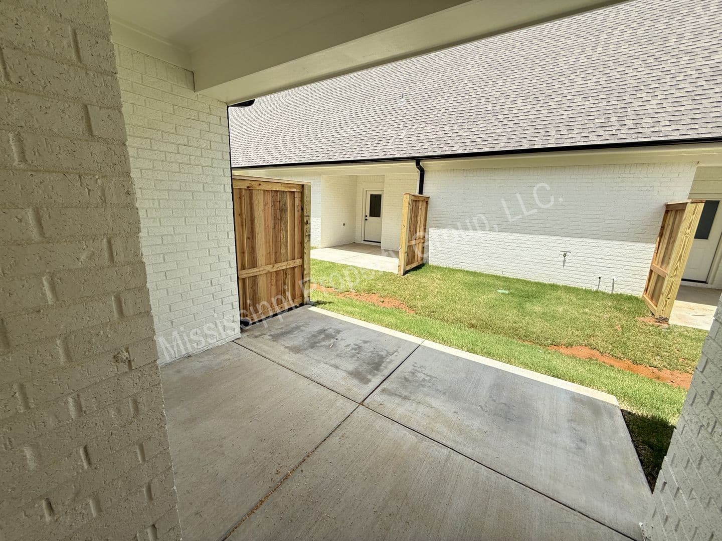 Oxford Townhome: 720 Southview Drive