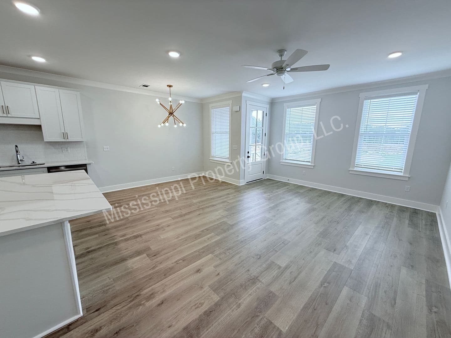 Oxford Townhome: 696 Miramar Lane