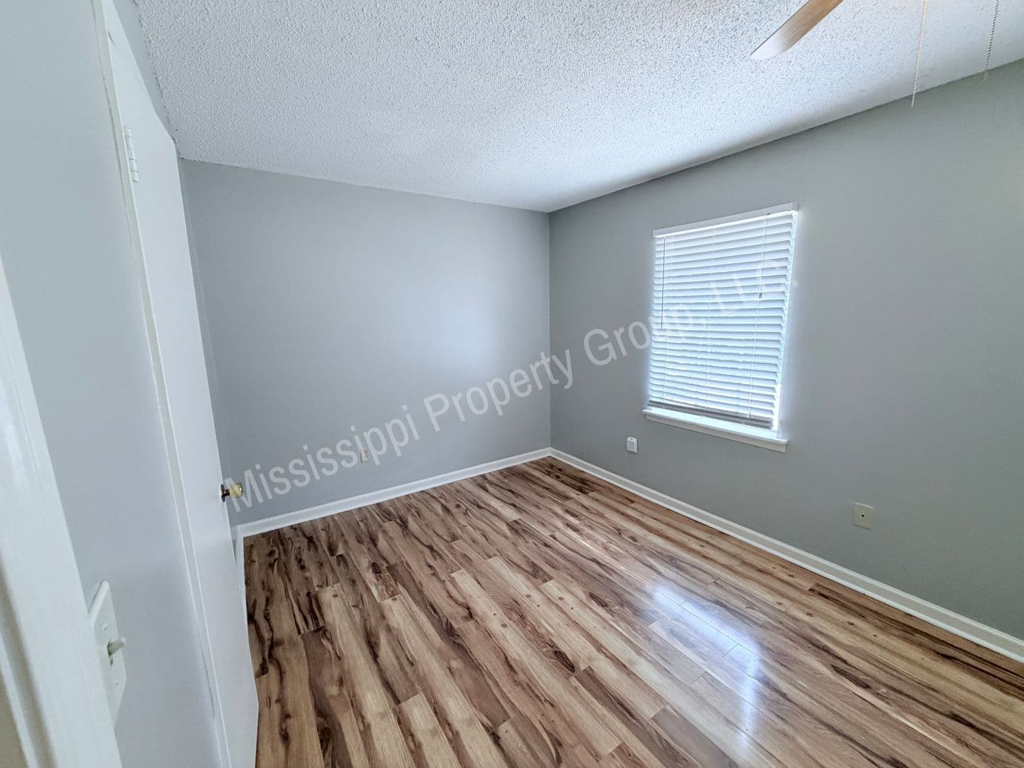 Oxford Apartment: 1750 Jefferson Avenue