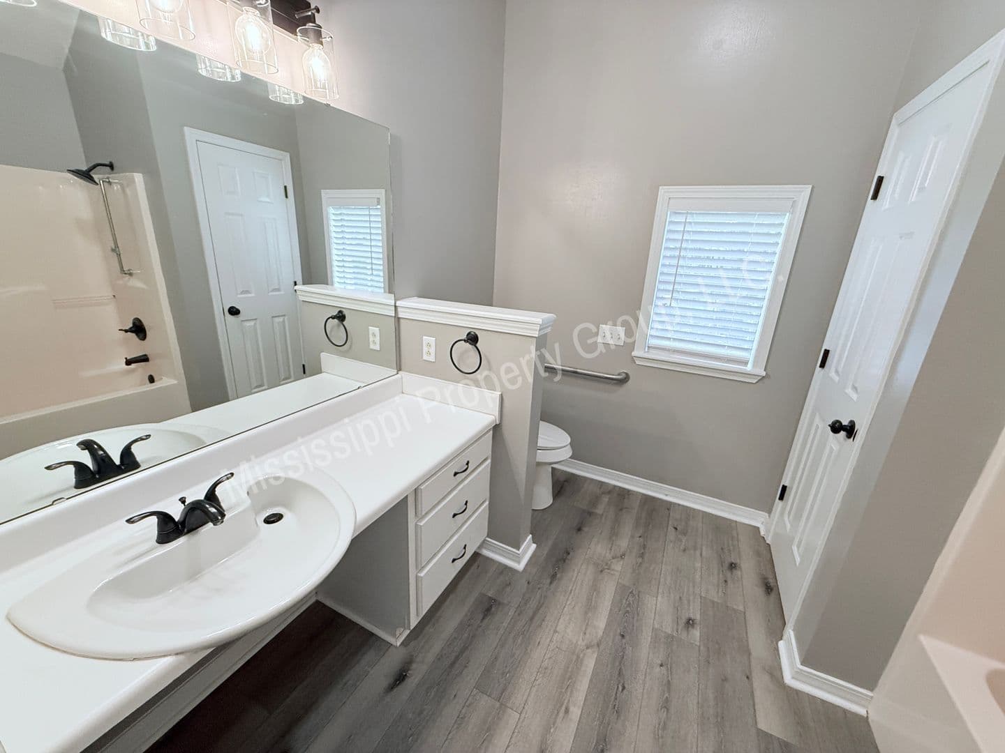 Oxford House: 2112 Harris Drive