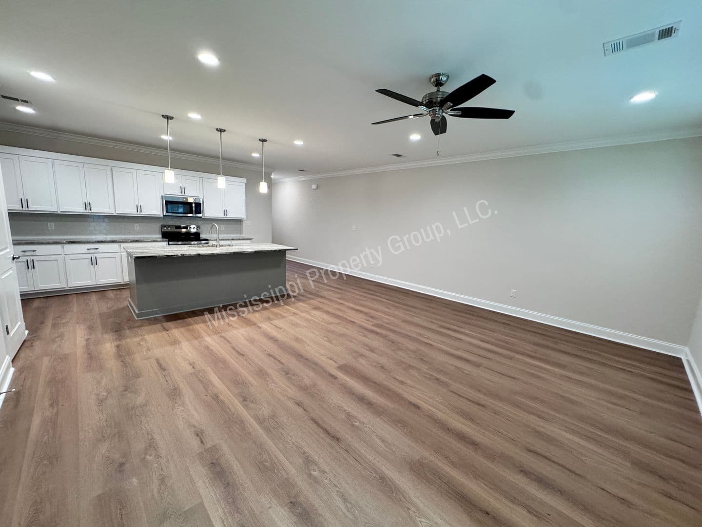 Oxford Townhome: 451 Lily Loop