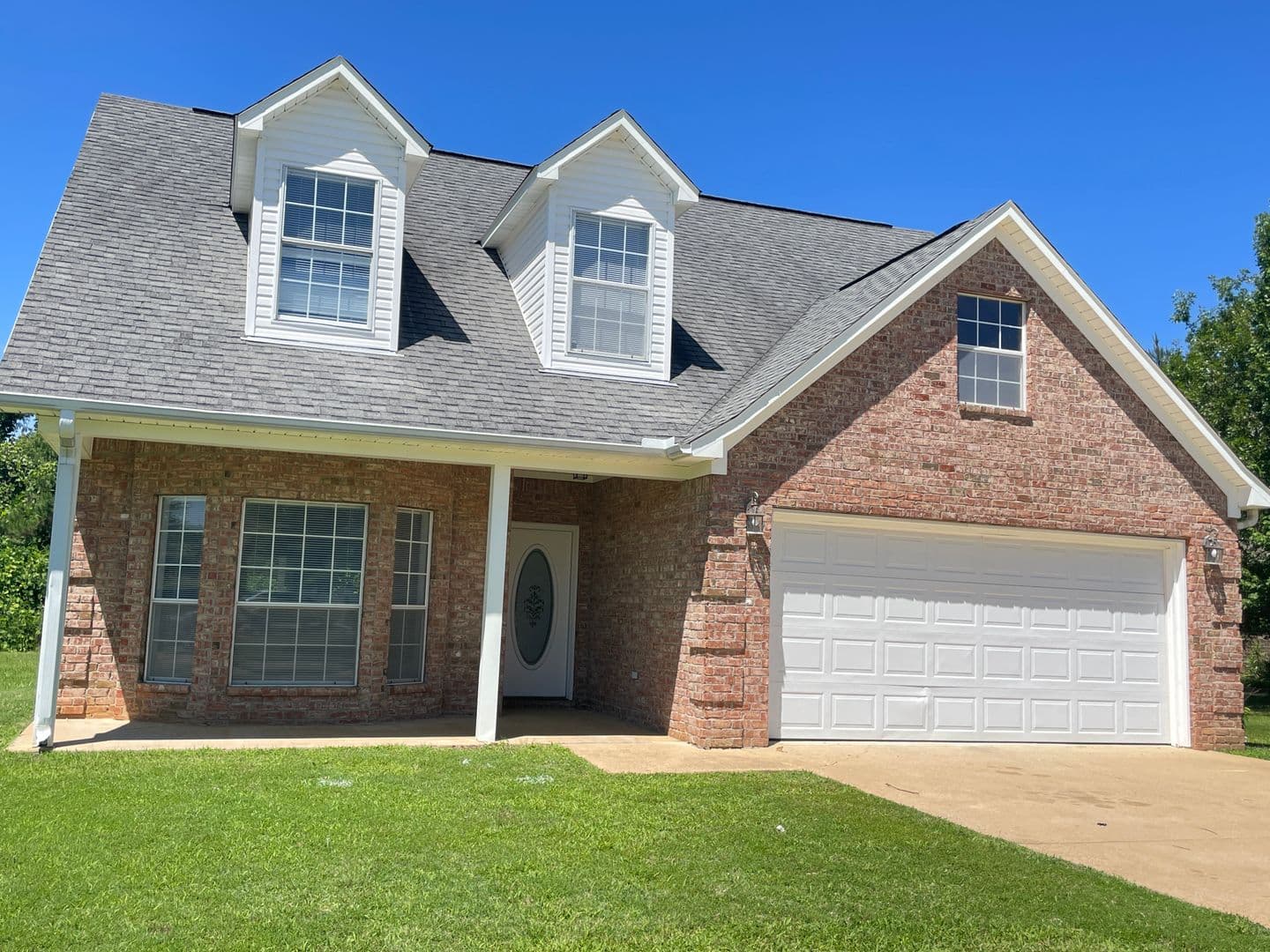 Oxford House: 331 Hayat Loop