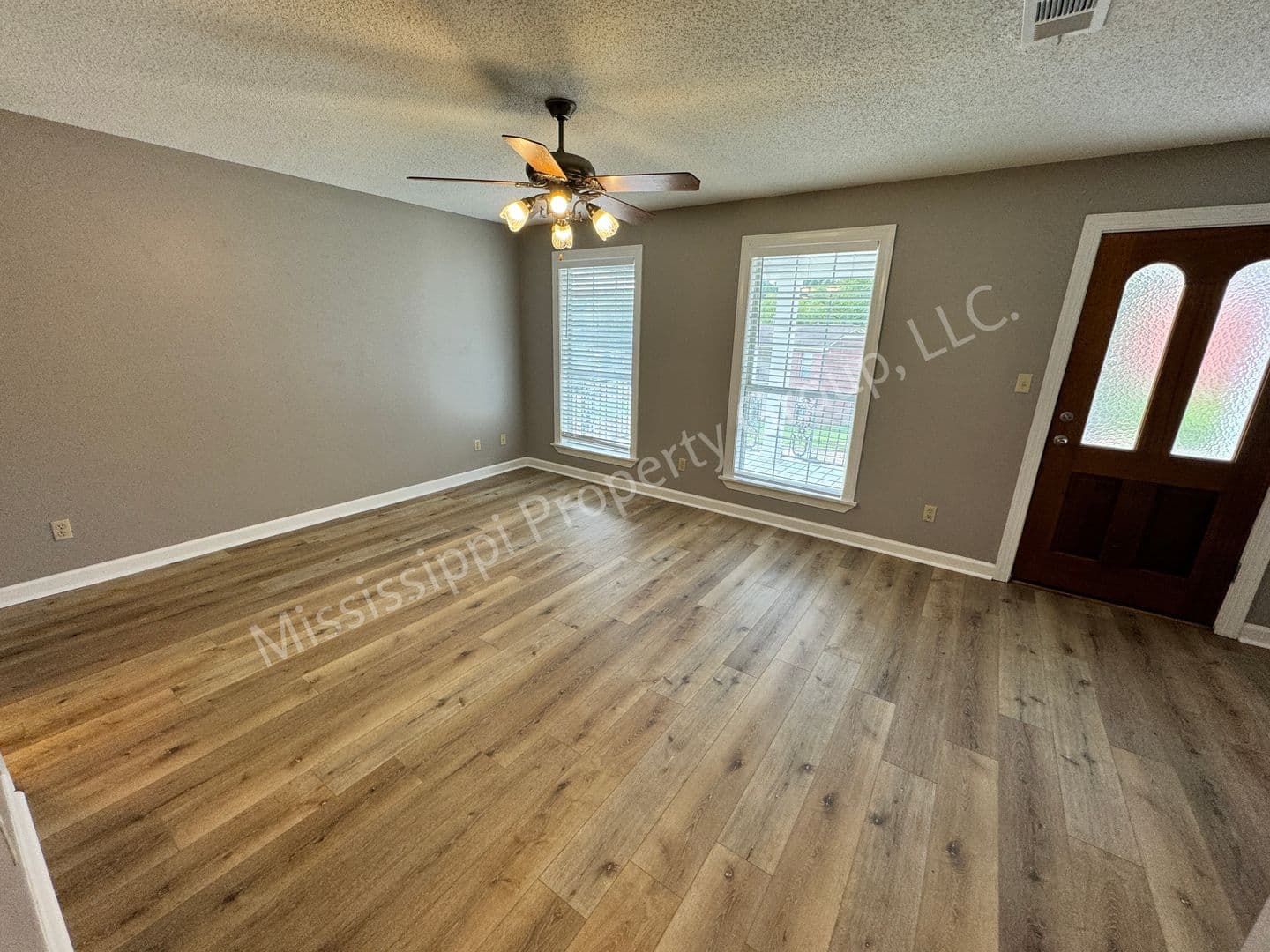 Oxford House: 402 Saddle Creek Blvd