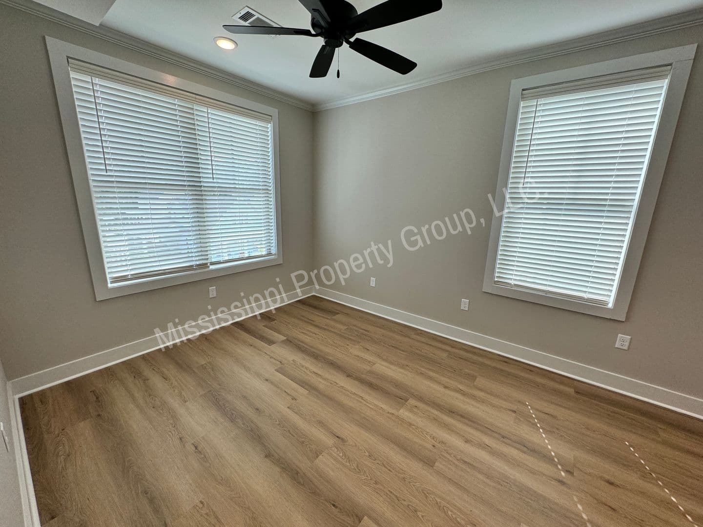 Oxford Apartment: 1207 Pleasant Drive