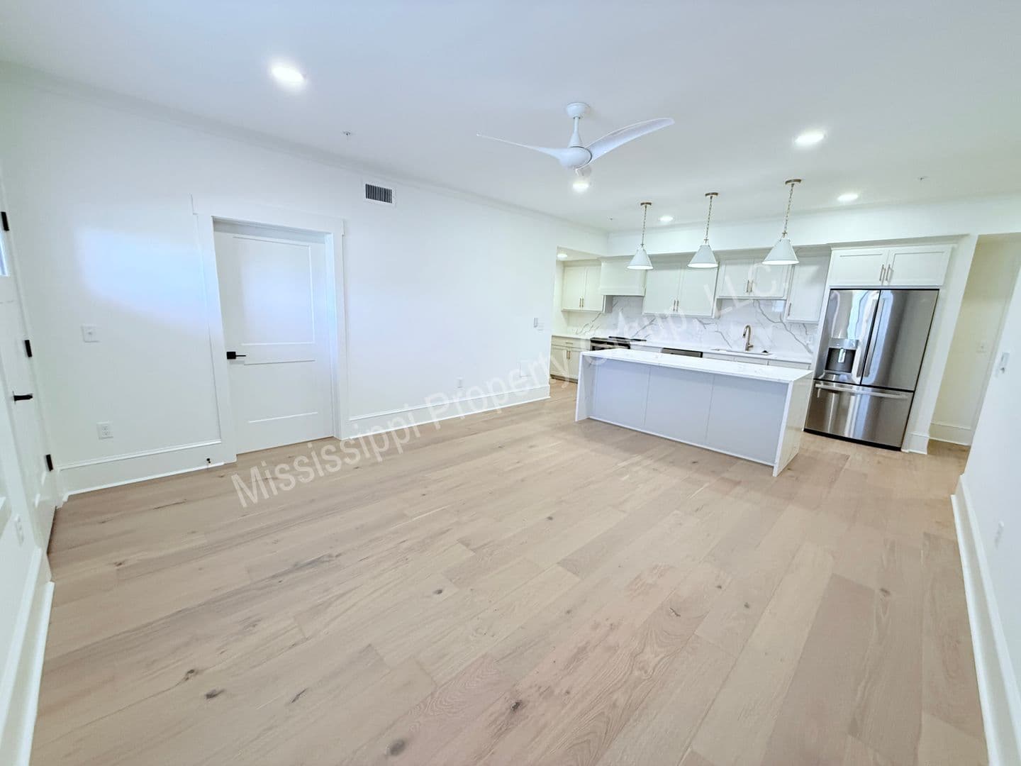 Oxford Apartment: 1000 North Lamar Blvd