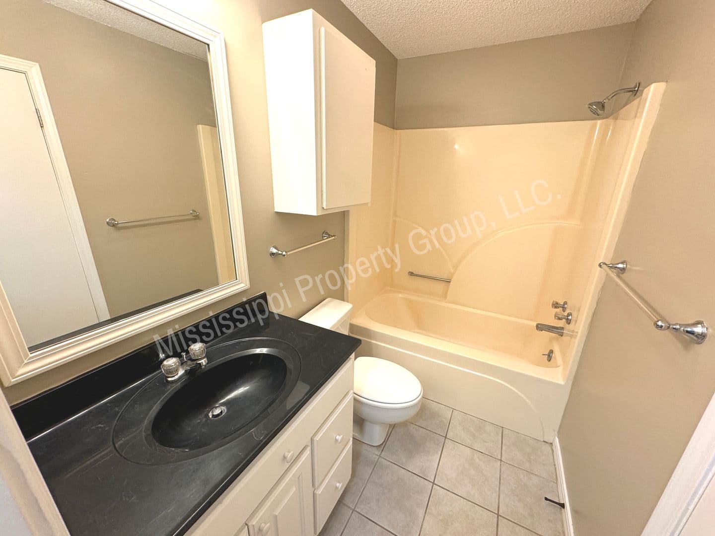 Oxford House: 113 Twin Oaks Cove
