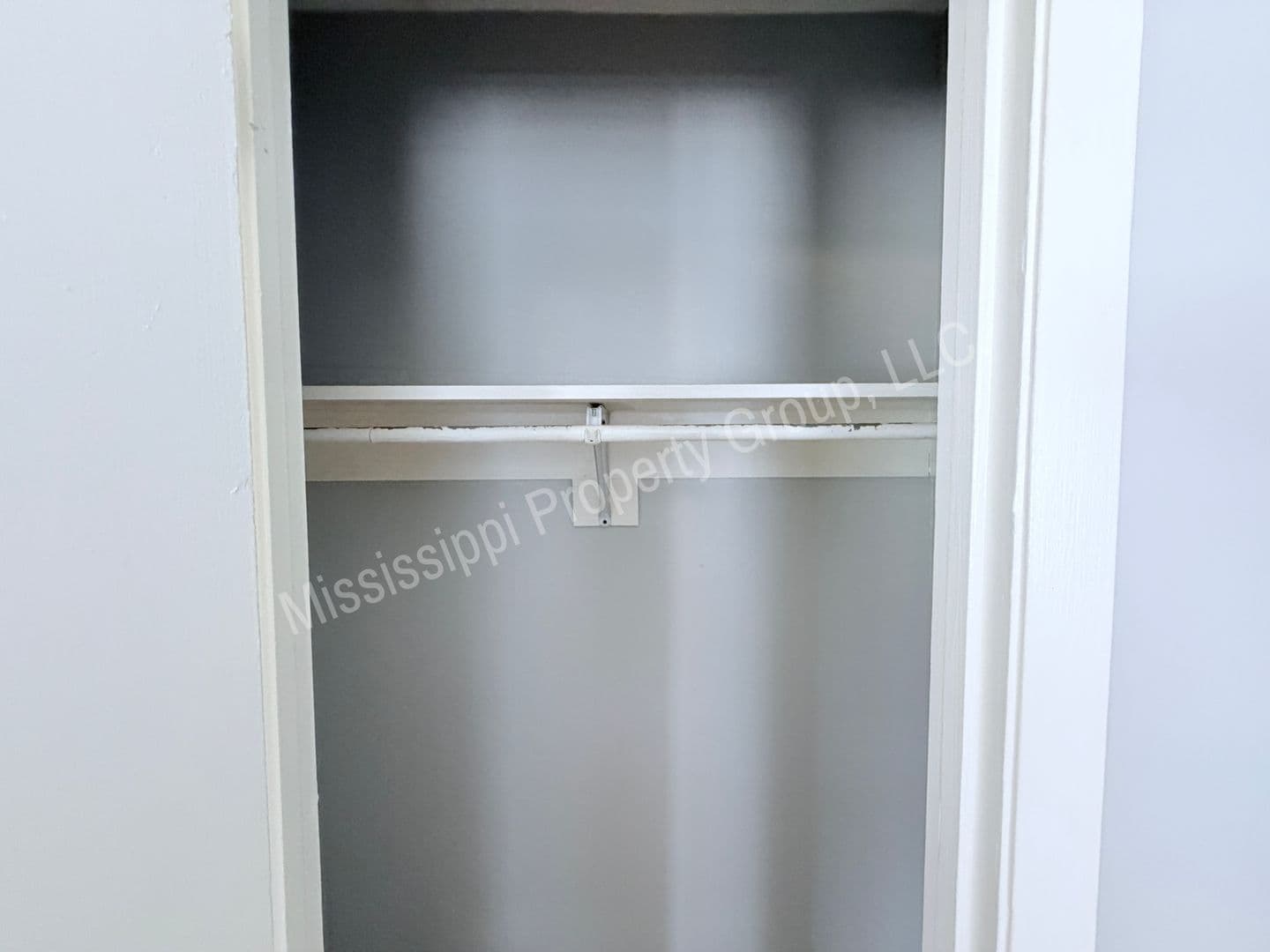 Oxford Apartment: 1750 Jefferson Avenue