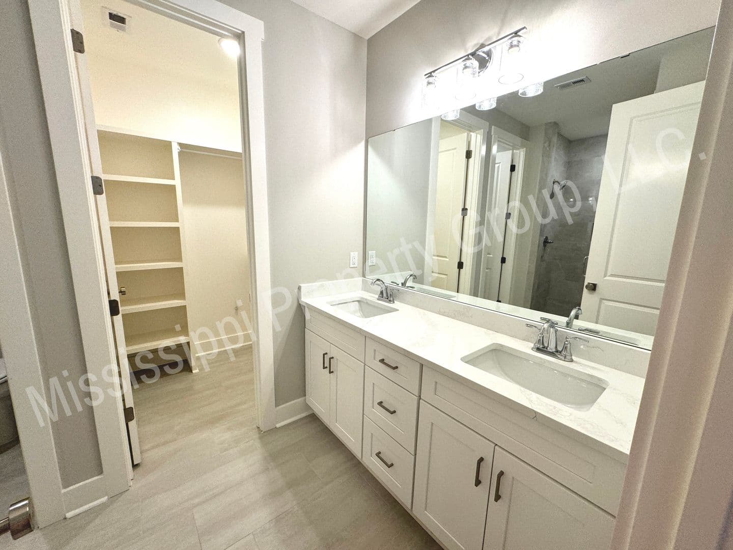 Oxford Townhome: 1833 Reserve Loop