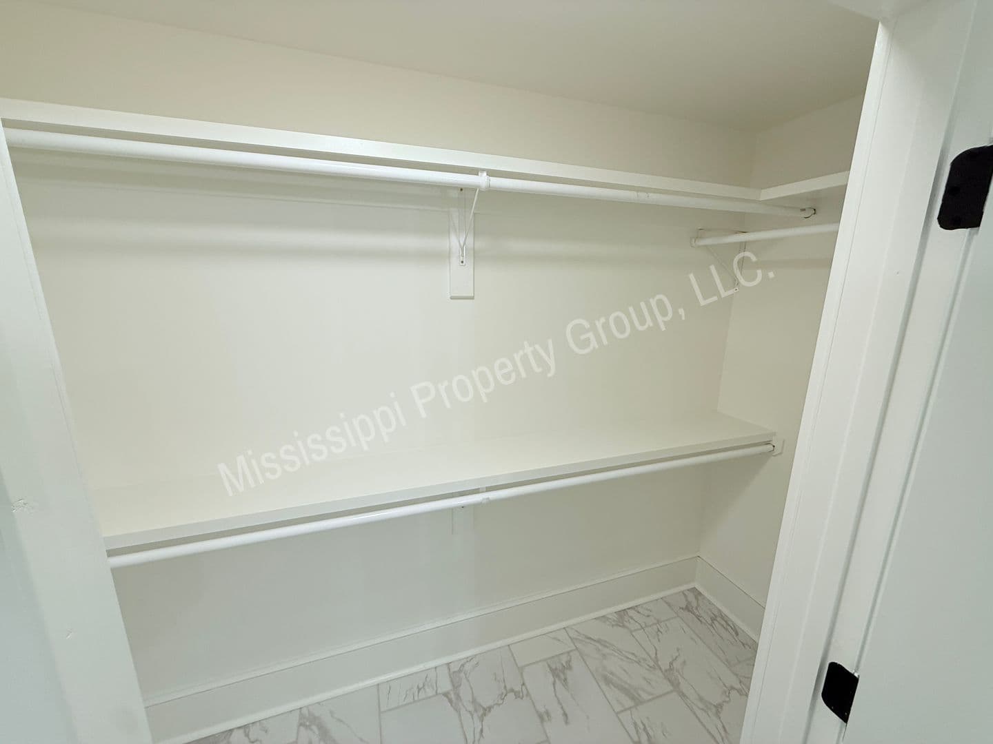 Oxford Apartment: 1000 North Lamar Blvd