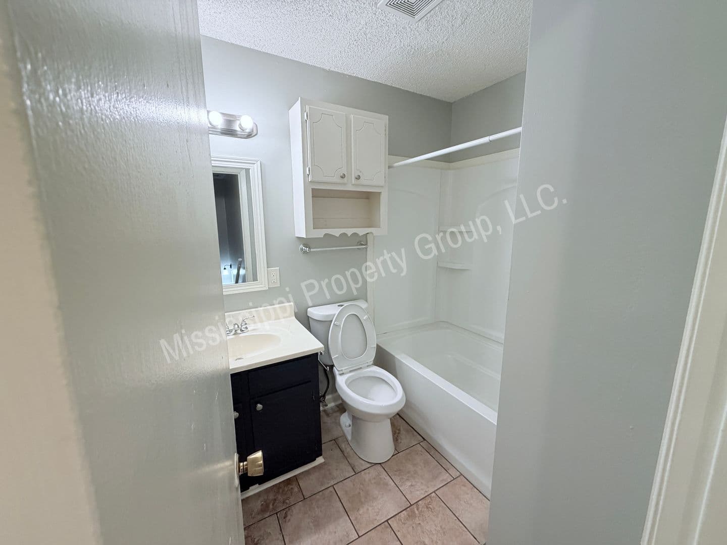 Oxford Apartment: 1750 Jefferson Avenue