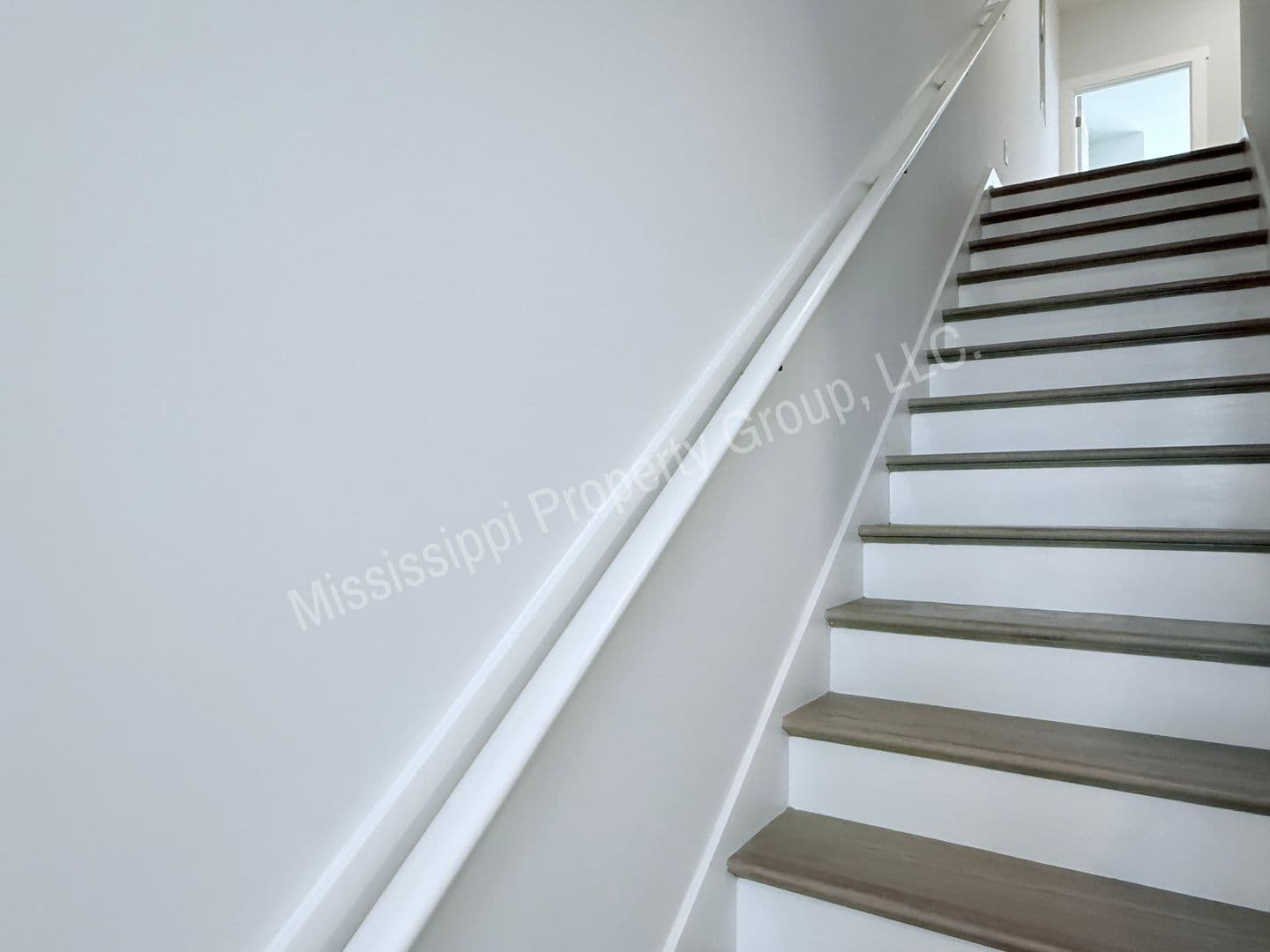 Oxford Townhome: 694 Miramar Lane