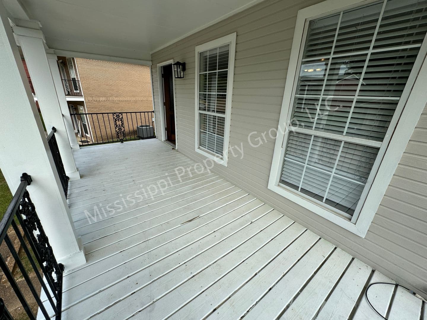 Oxford House: 402 Saddle Creek Blvd