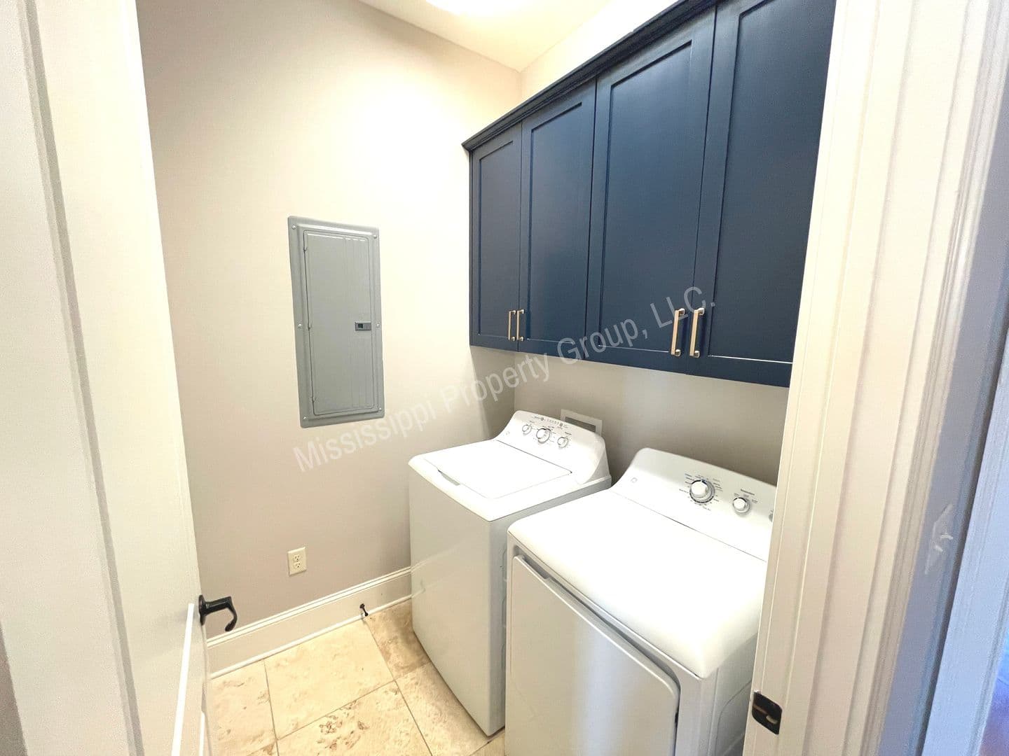 Oxford Condo: 800 College Hill Road, Unit 2302