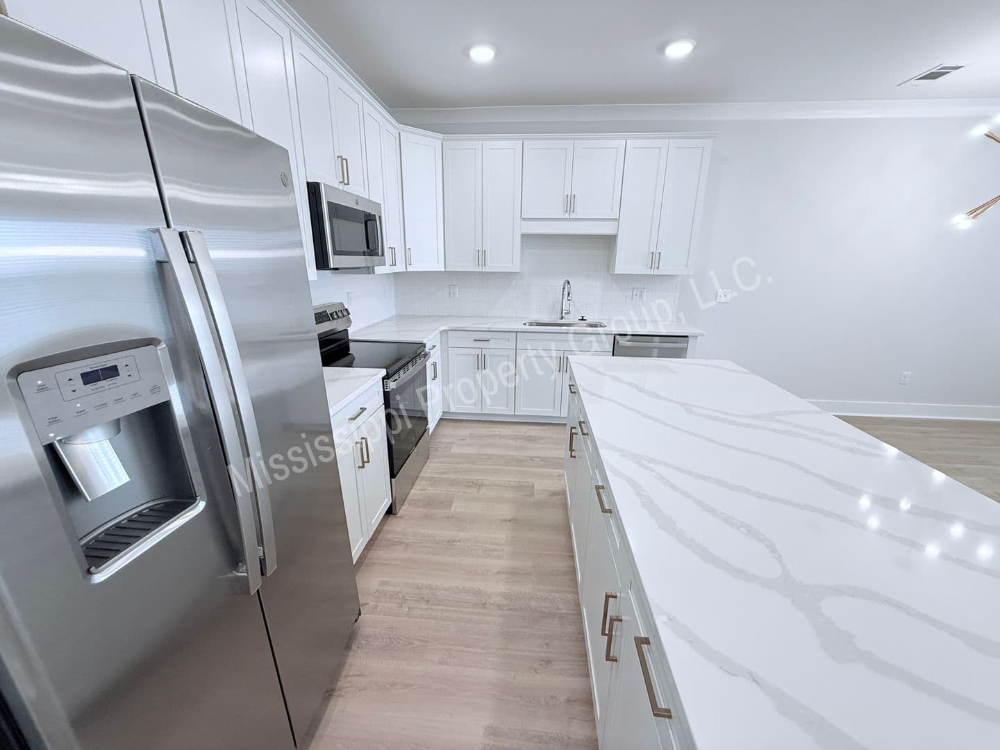 Oxford Townhome: 696 Miramar Lane