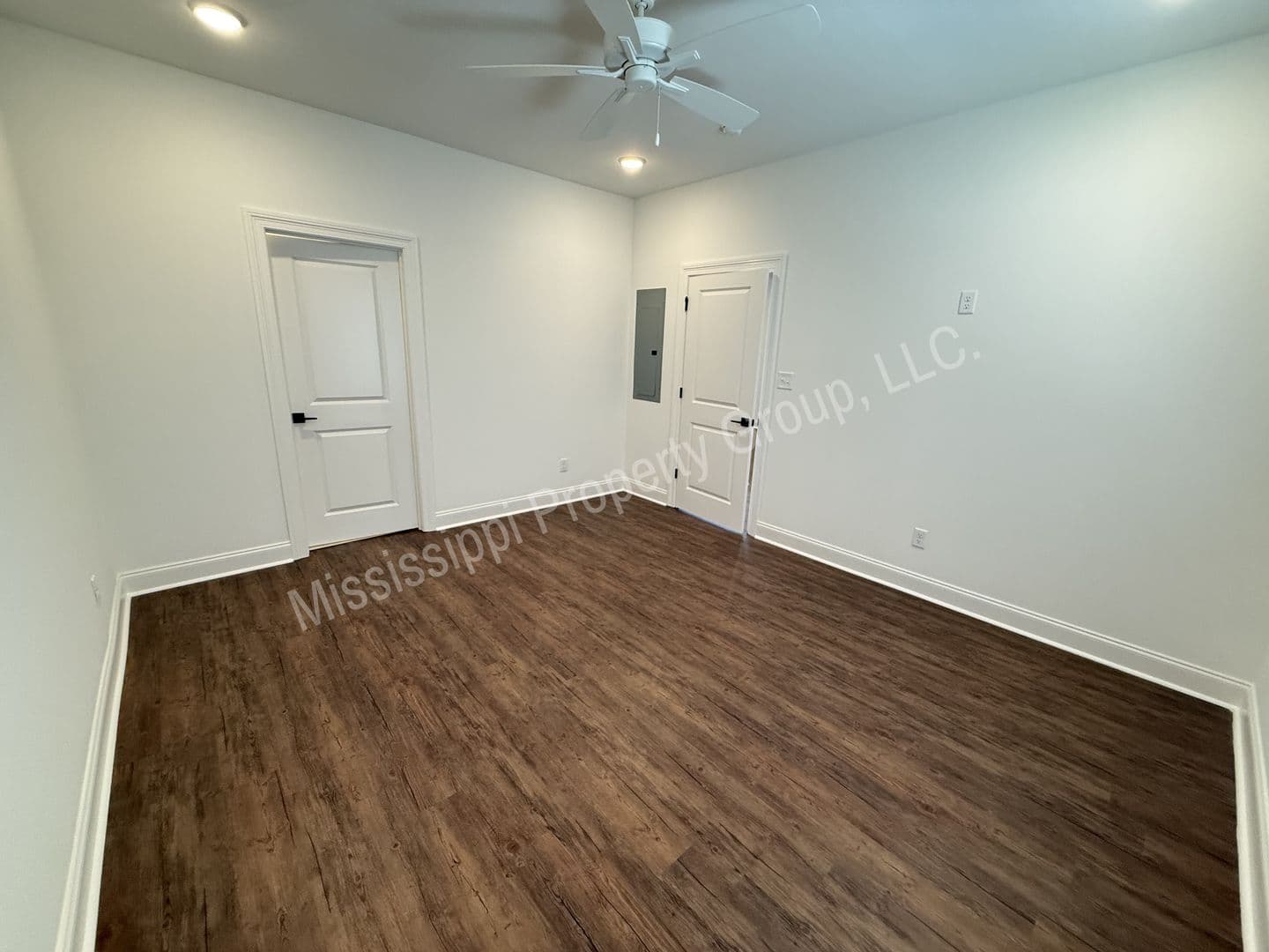 Oxford Townhome: 634 Cottage Grove Circle