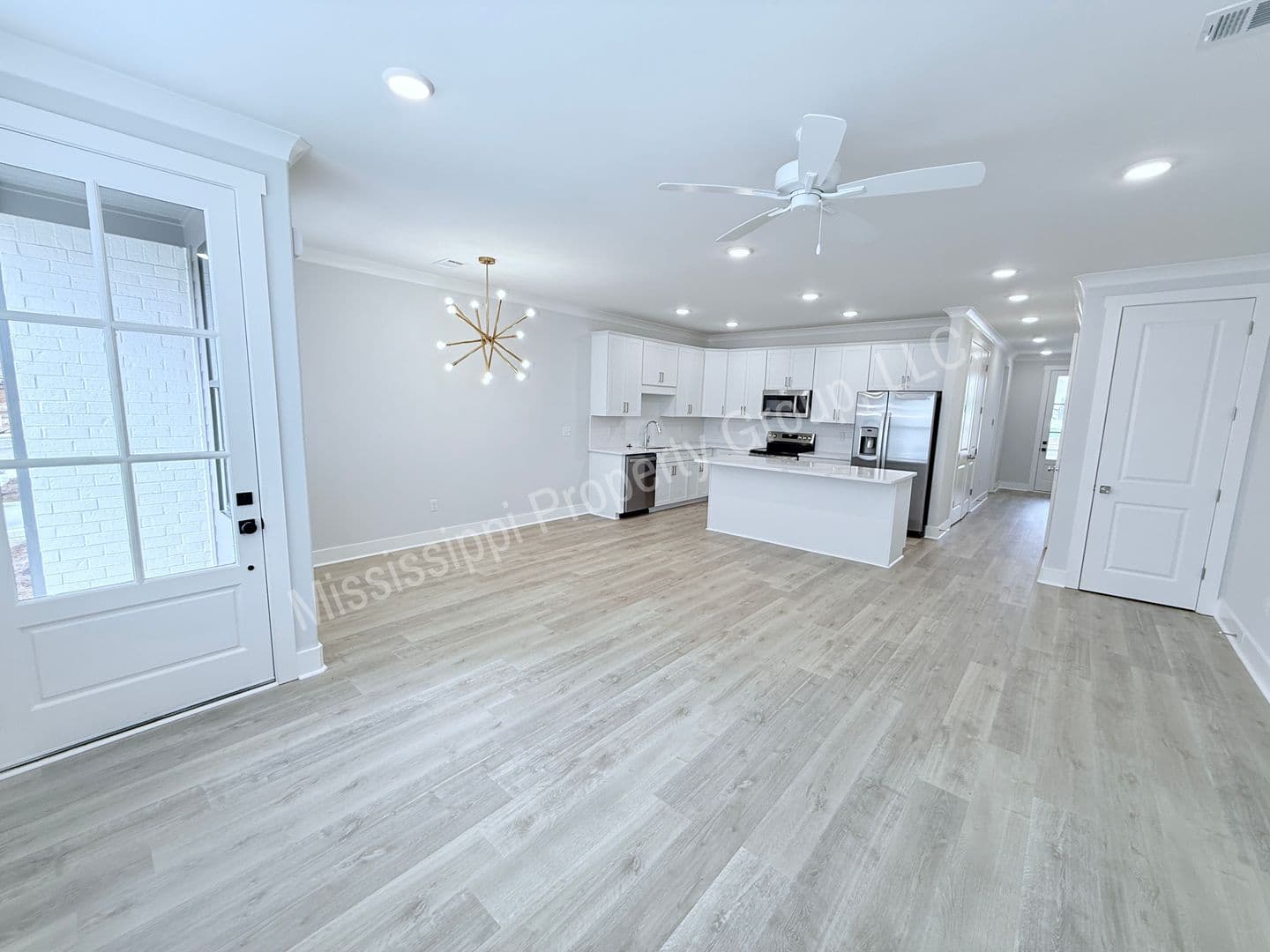 Oxford Townhome: 694 Miramar Lane